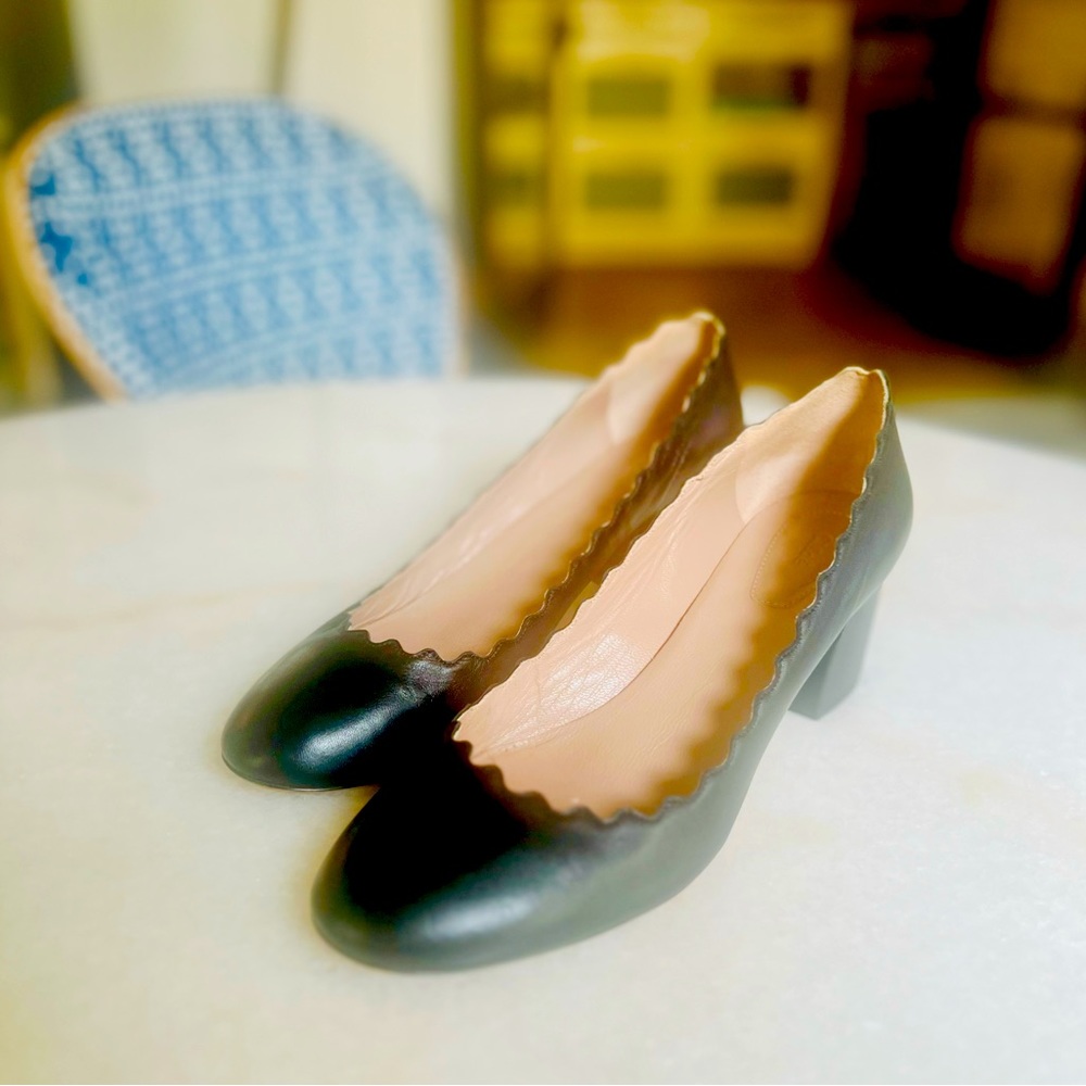 Chloe Scalloped Lauren Pump Size 37.5 Us 7 Black